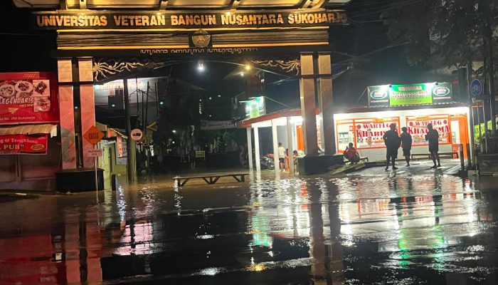 Banjir yang terjadi di seberang Kantor Kabupaten Sukoharjo, Kamis (19/2/2026) malam.