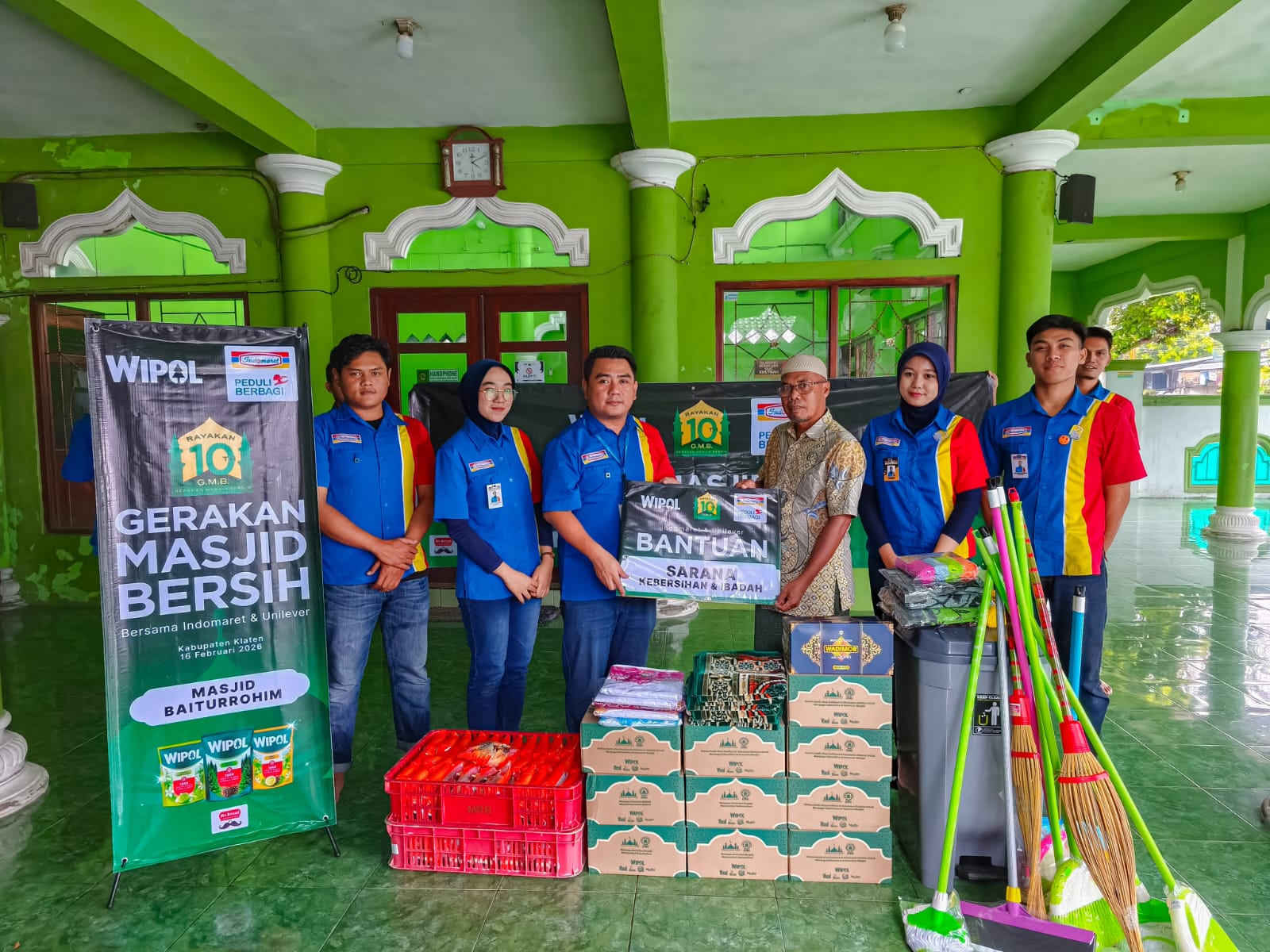 Gotong Royong Sambut Ramadan, Indomaret dan Wipol (Unilever) Kembali Gelar Gerakan Masjid Bersih 2026