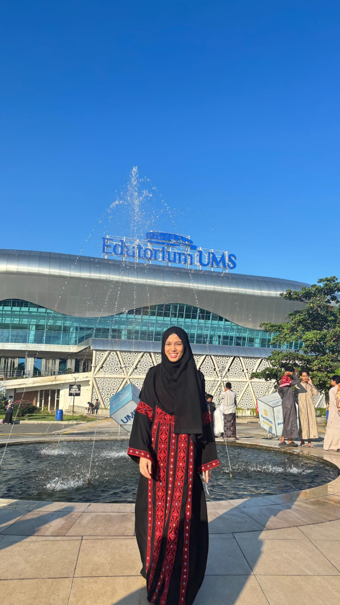 Miss Nura Sabilla, mahasiswi UMS asal Thailand.