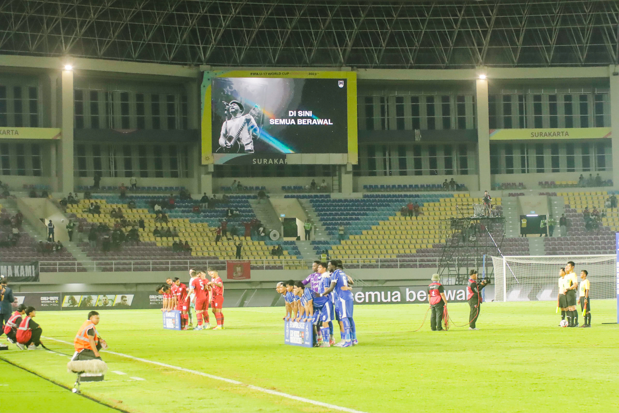 Laga Persis Solo melawan PSBS Biak di Stadion Manahan, Sabtu malam (21/2/2026). 