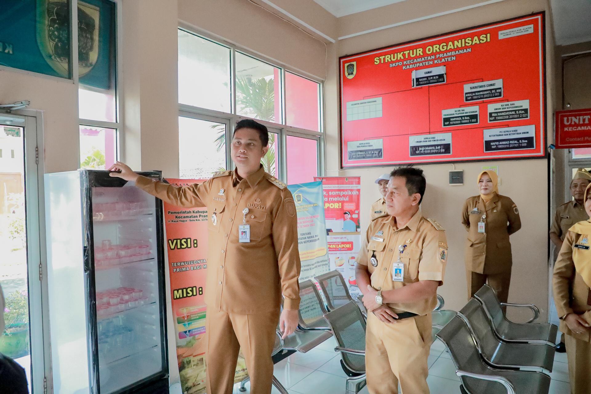 Bupati Klaten Hamenang Wajar Ismoyo sidak ke sejumlah Puskesmas dan kantor kecamatan