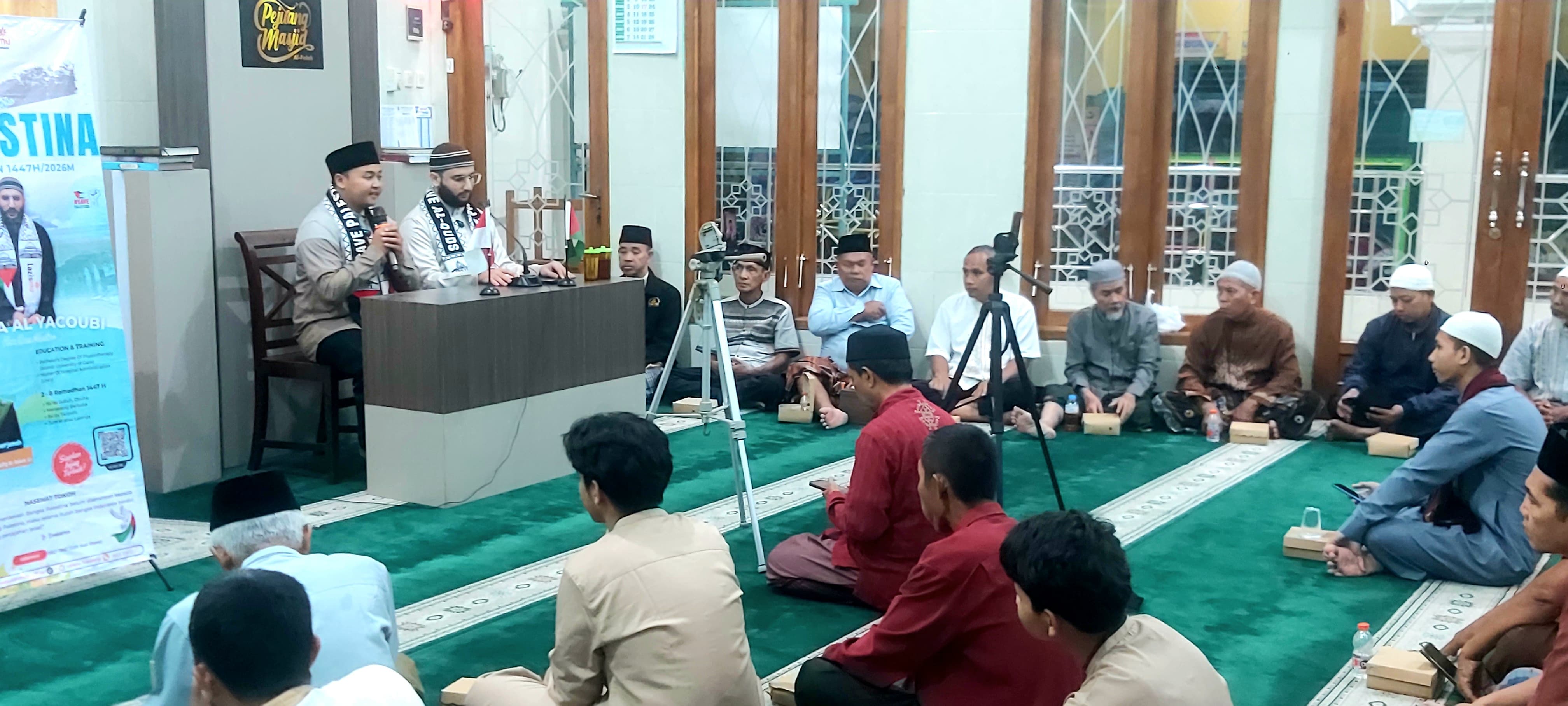Masjid Al-Falah di Kampung Madyorejo RT 01 RW 07, Kelurahan Jetis, Kecamatan Sukoharjo Kota menyelenggarakan program Ramadhan Peduli Palestina, Sabtu (21/2).