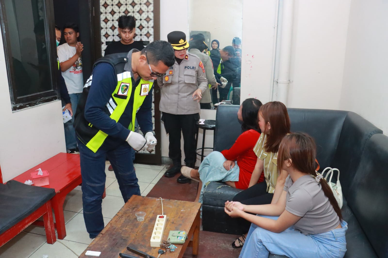 Ilustrasi jajaran Polres Sukoharjo sisir tempat hiburan malam awal Februari lalu. Prostitusi online dan narkoba menjamur di perbatasan Sukoharjo.