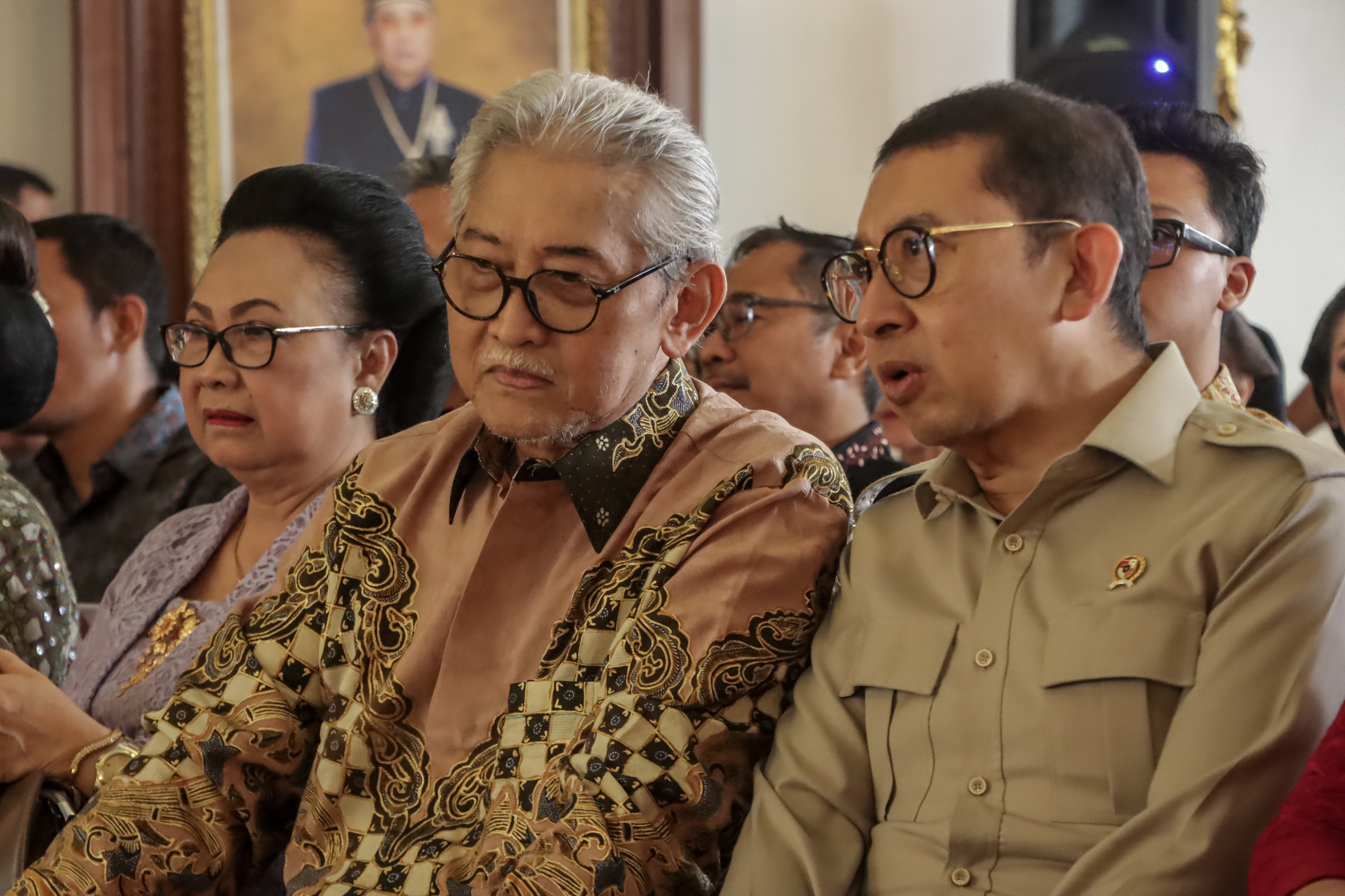 GKPA Tedjowulan bersama Menbud Fadli Zon saat peresmian revitalisasi museum keraton. (M Ihsan/Radar Solo)