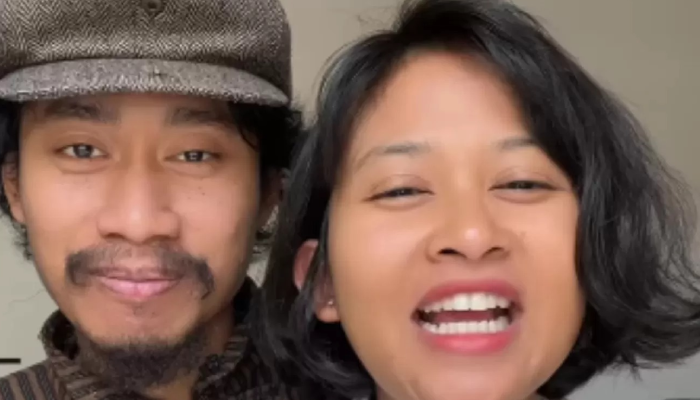 Dwi Sasetningtyas dan suami&nbsp;Arya Iwantoro.