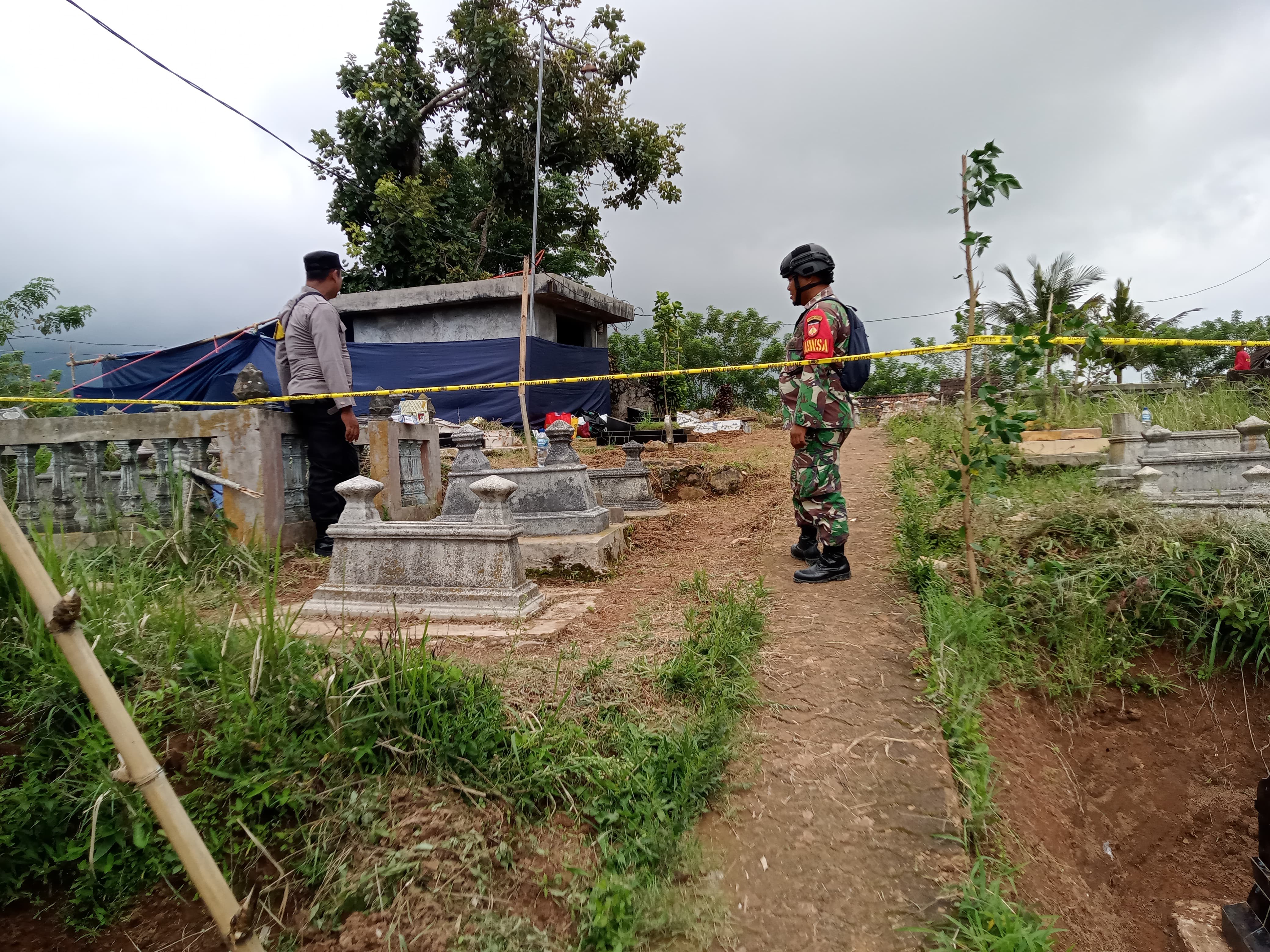 Makam DRP,  siswa kelas V SD Nurul Falah Kecamatan Bulukerto, Wonogiri yang dilakukan ekshumasi untuk ungkap penyebab kematiannya.