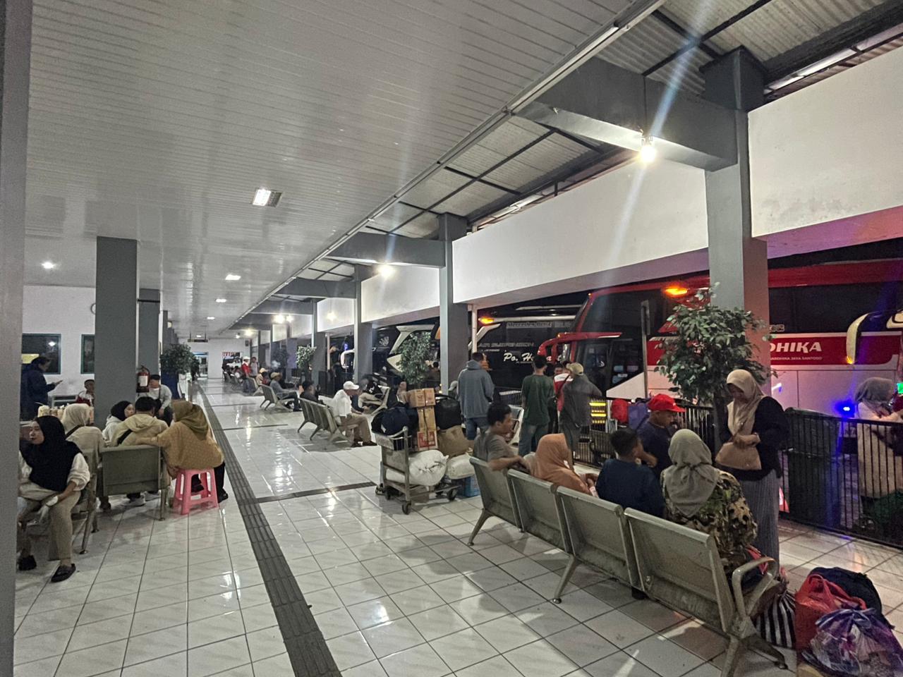 Suasana di Terminal Tipe A Giri Adipura Wonogiri belum lama ini.