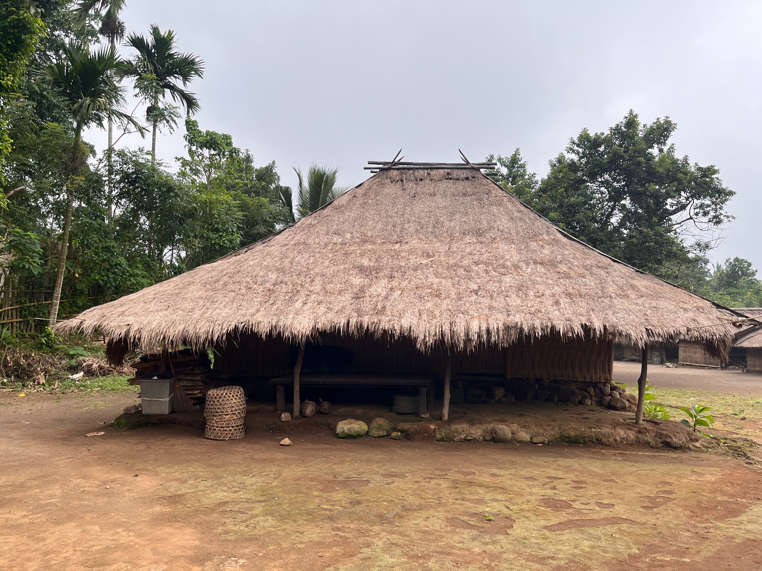 Rumah adat Desa Senaru di kaki Gunung Rinjani NTB. (Humas UMS)