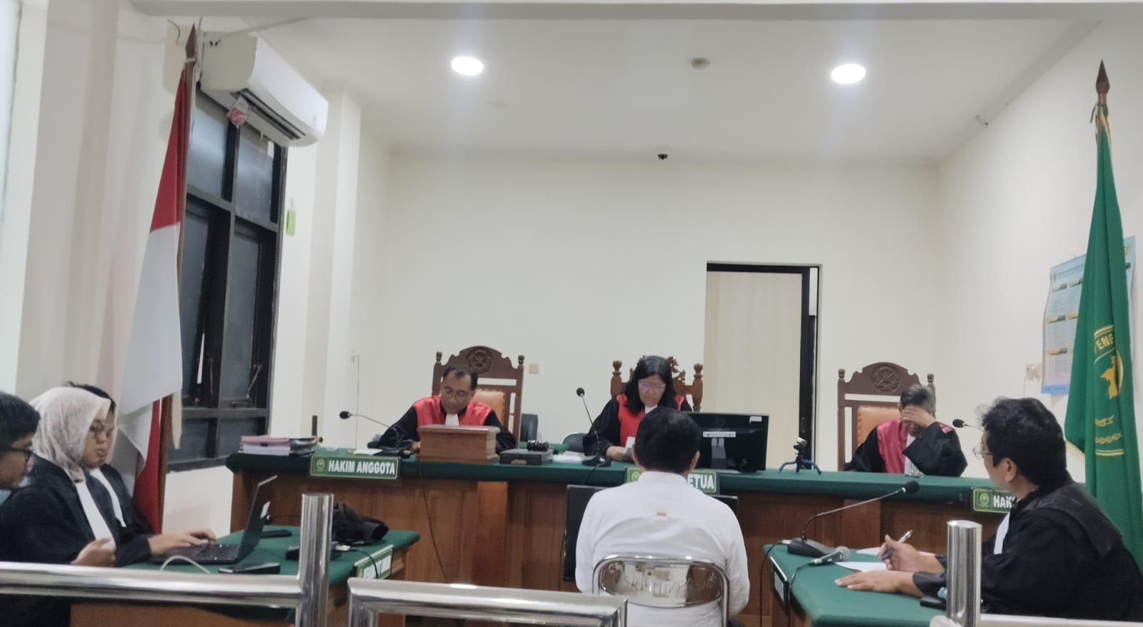 Sidang putusan kasus dugaan korupsi pembangunan Masjid Agung Madaniyah Karanganyar di Pengadilan Tipikor Semarang, Selasa (24/2/2026) sore. (Radar Semarang) 