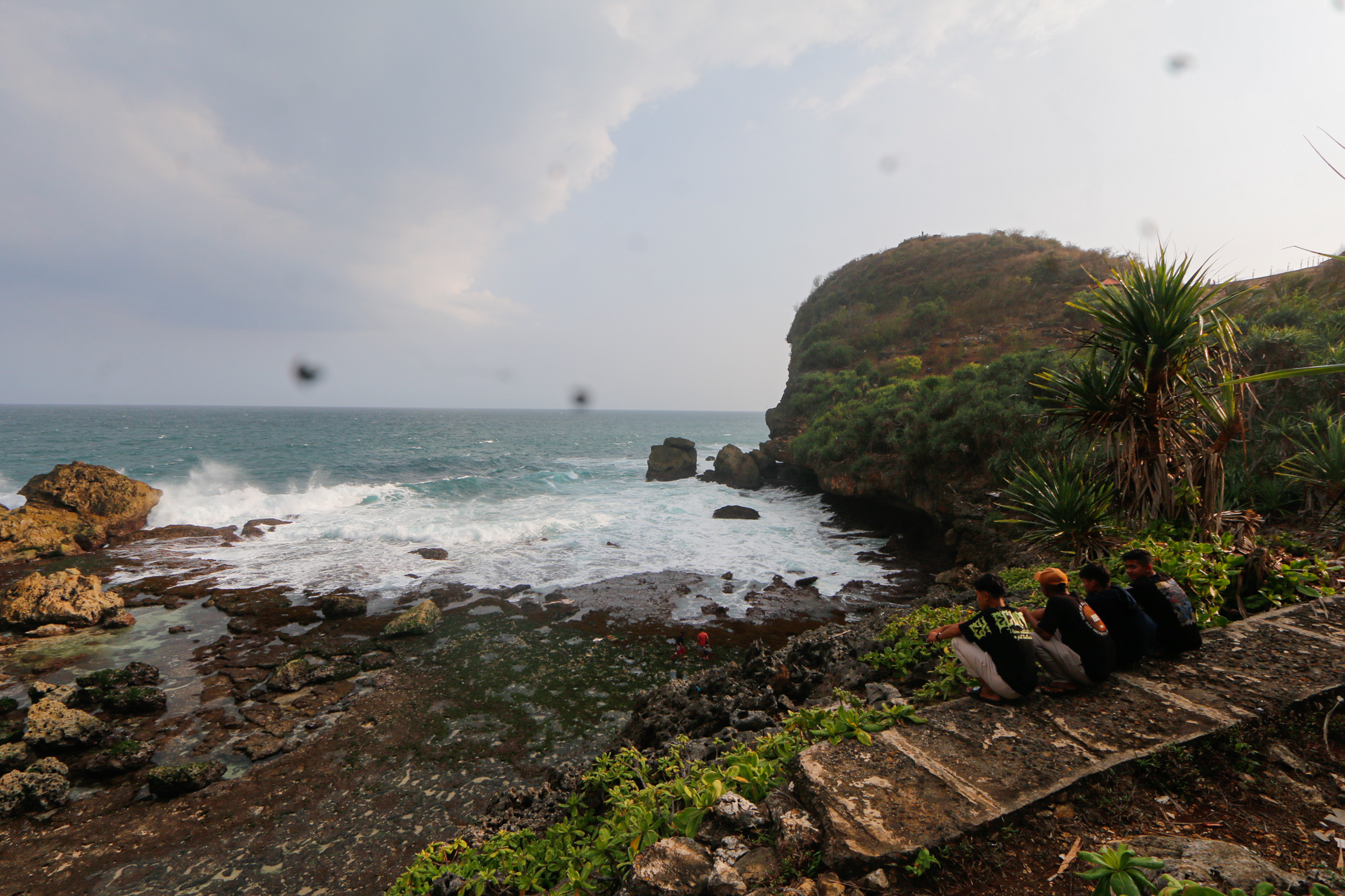 Pantai Sembukan Wonogiri satu di antara pantai-pantai lain dengan panorama indah. (M Ihsan/Radar Solo)