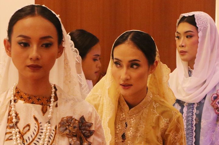 Pola makan sahur yang tepat dalam menjalani ibadah puasa Ramadan, dipercaya para ahli bisa membantu menyehatkan kulit dan menekan jerawat di wajah.
