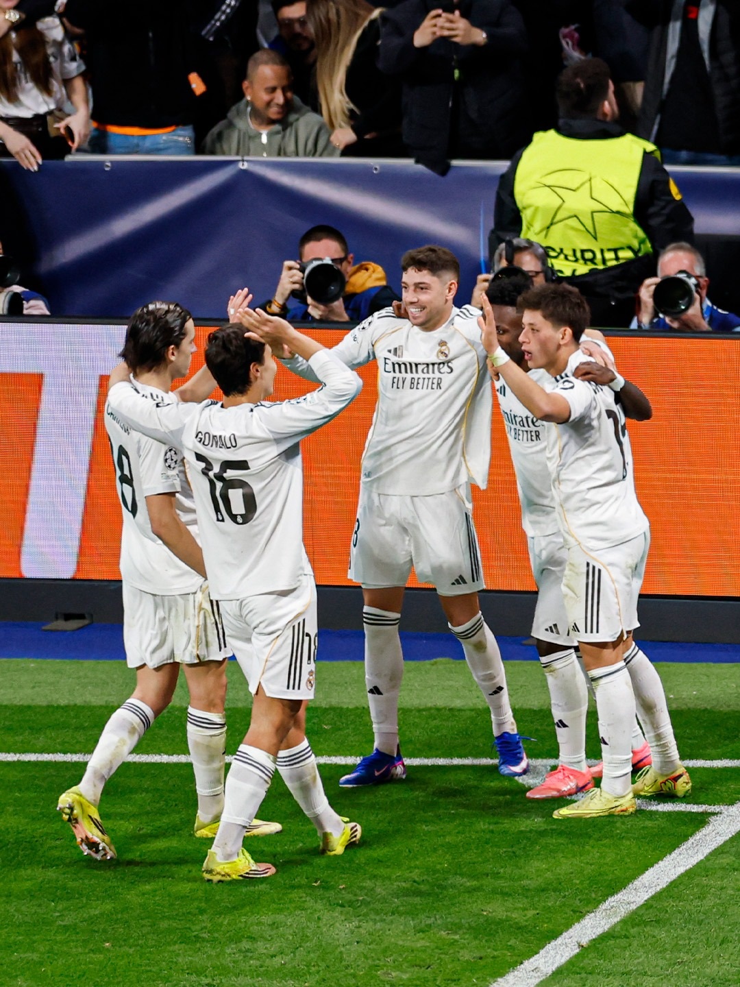 Hasil Lengkap Liga Champions UEFA: Real Madrid dan PSG lolos ke 16 Besar, Juventus tersingkir dramatis usai kalah agregat 5-7.