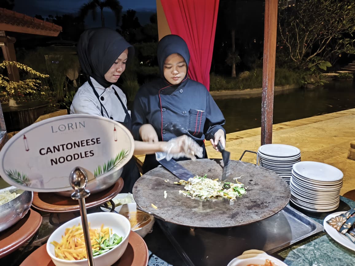 Lorin Solo Hotel ingin membawa para tamu merasakan experience yang berbeda saat bersantap iftar di Sasono Bujono Restaurant.