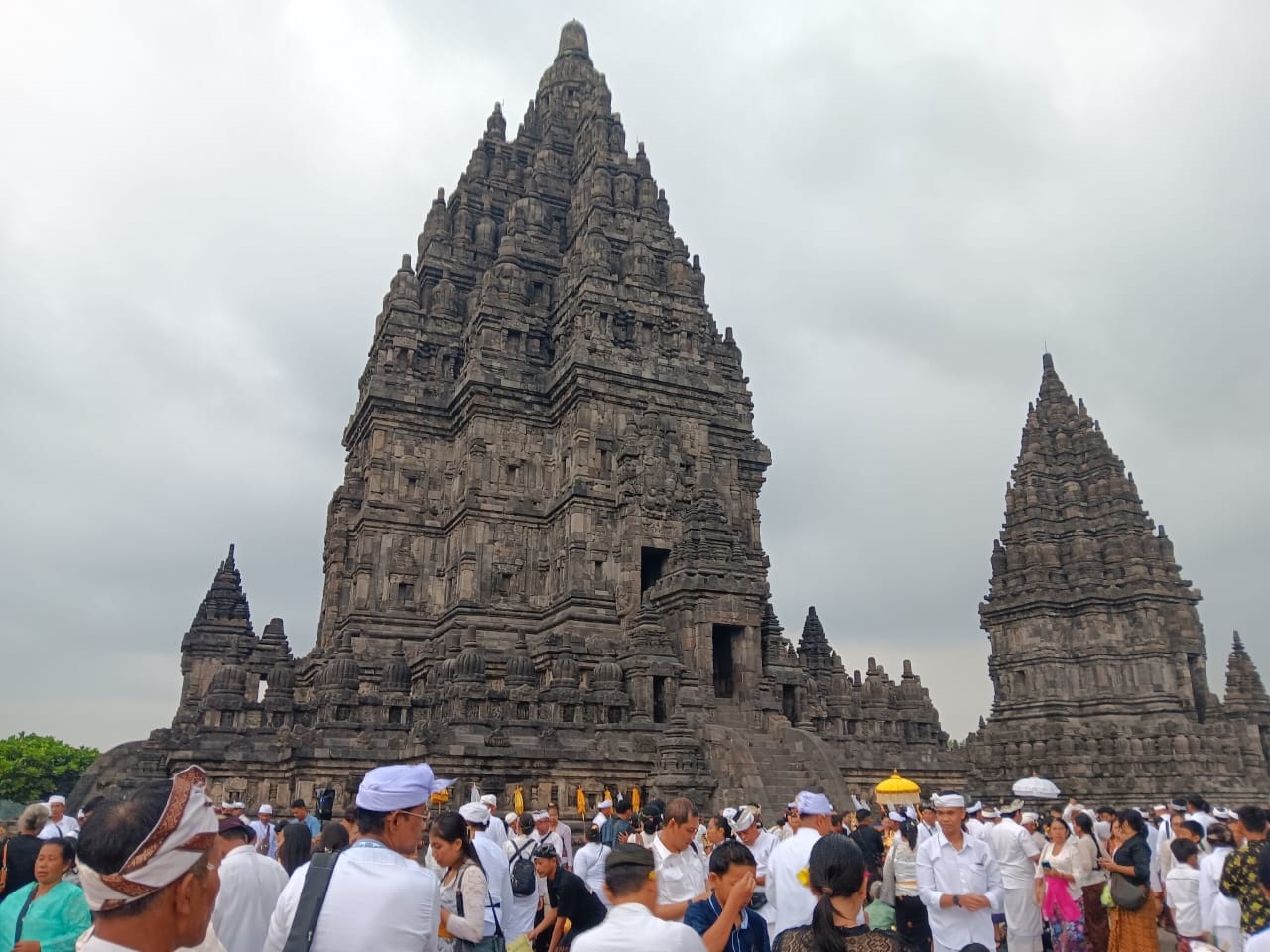 Upacara Hari Raya Waisak di Candi Prambanan lalu. (Angga Purenda/Radar Solo)
