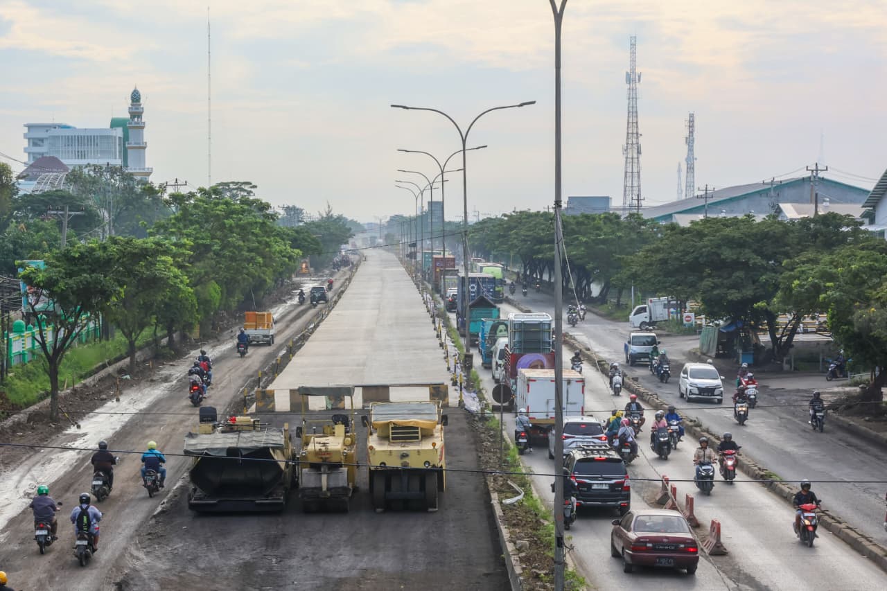 Perbaikan jalur mudik jalan nasional di Jateng. (Humas Pemprov Jateng)