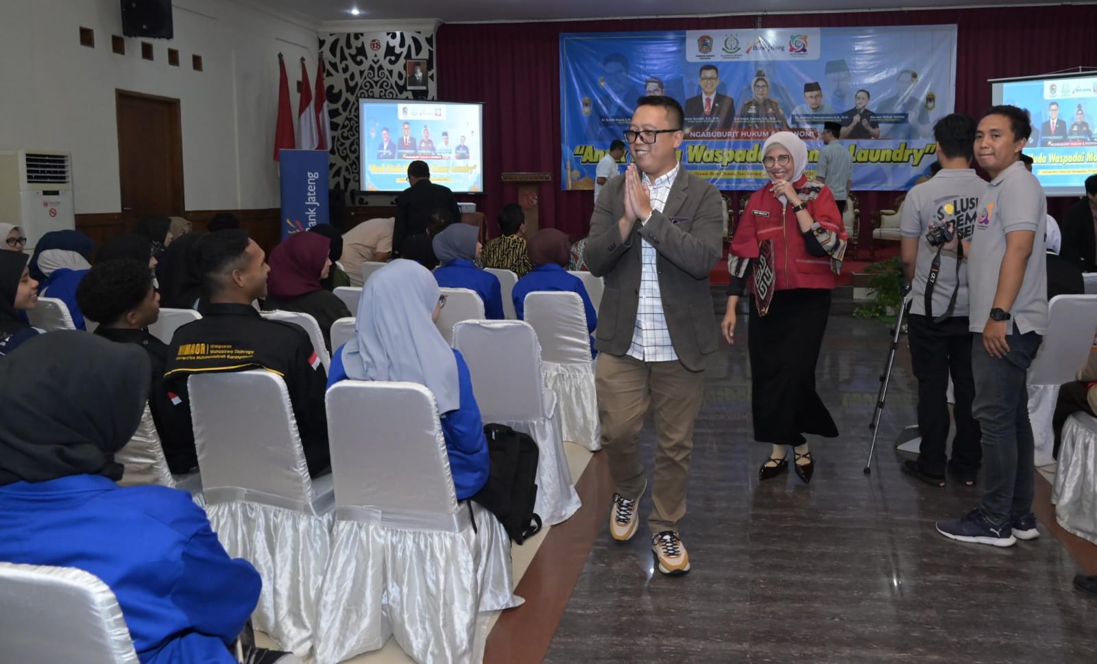Wakil Bupati Karanganyar Adhe Eliana hadiri diskusi publik memerangi money laundry. (Rudi Hartono/Radar Solo)