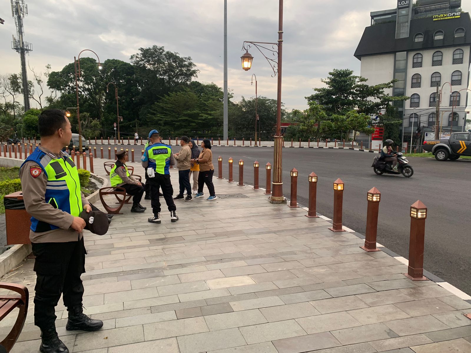 Polisi gelar patroli di kawasan Simpang Siaga Boyolali, Minggu (1/3/2026).