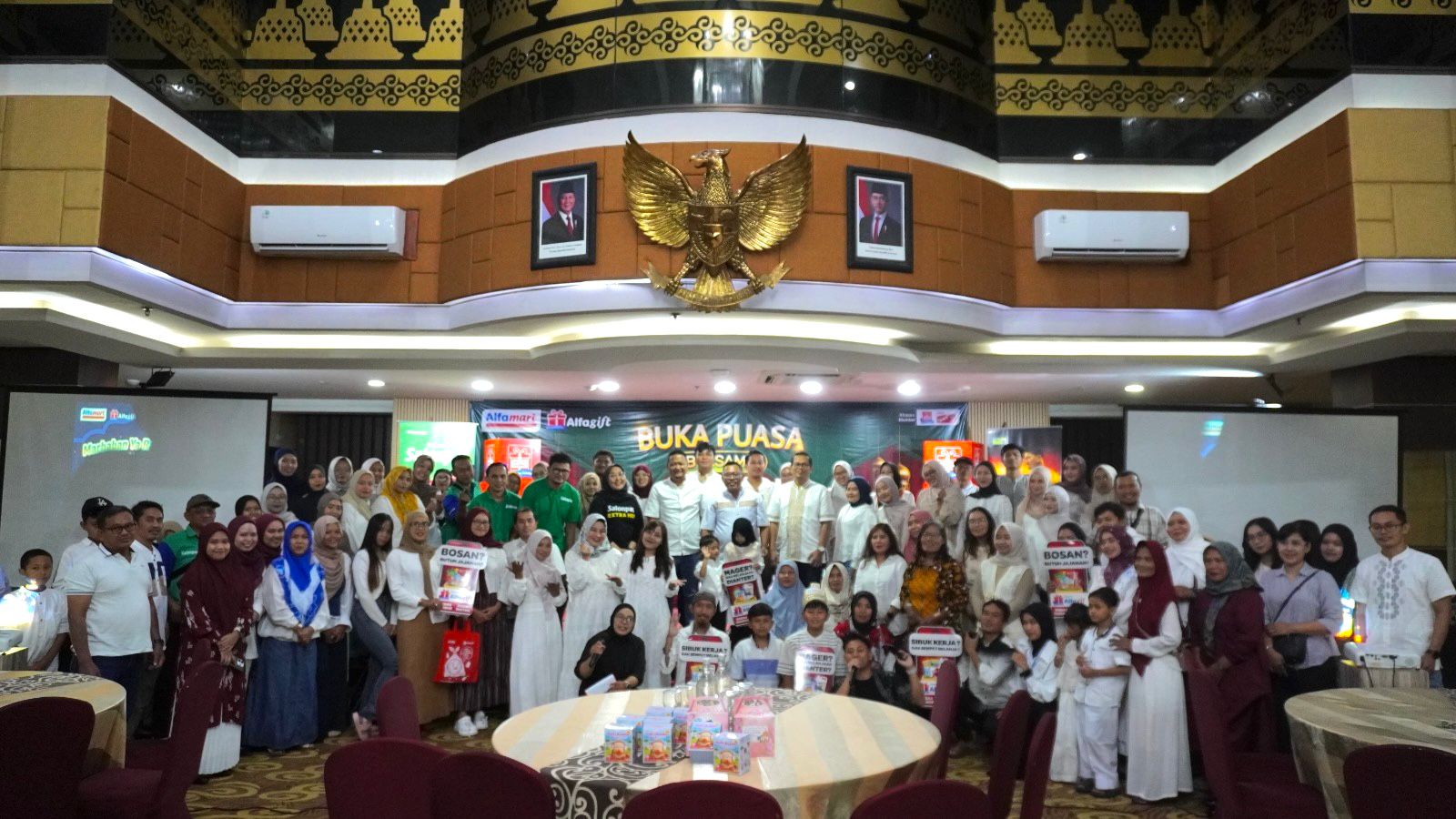 Alfamart bukber dengan member setia Cabang Klaten di salah satu hotel, Sabtu (28/2).