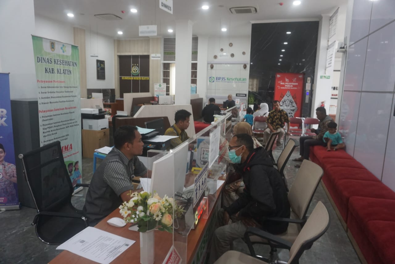 Pelayanan masyarakat di Mal Pelayanan Publik (MPP) Klaten.