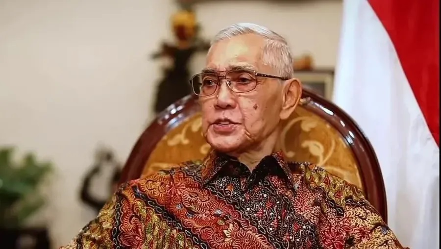 Kabar duka, Mantan Wakil Presiden ke-6 Try Sutrisno meninggal dunia usia 90 tahun di RSPAD Jakarta, Senin pagi.