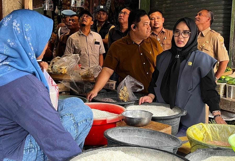 Komisi B DPRD Karanganyar sidak ke Pasar Kwadungan, Kecamatan Kerjo, Senin (2/3/2026). (Rudi Hartono/Radar Solo)