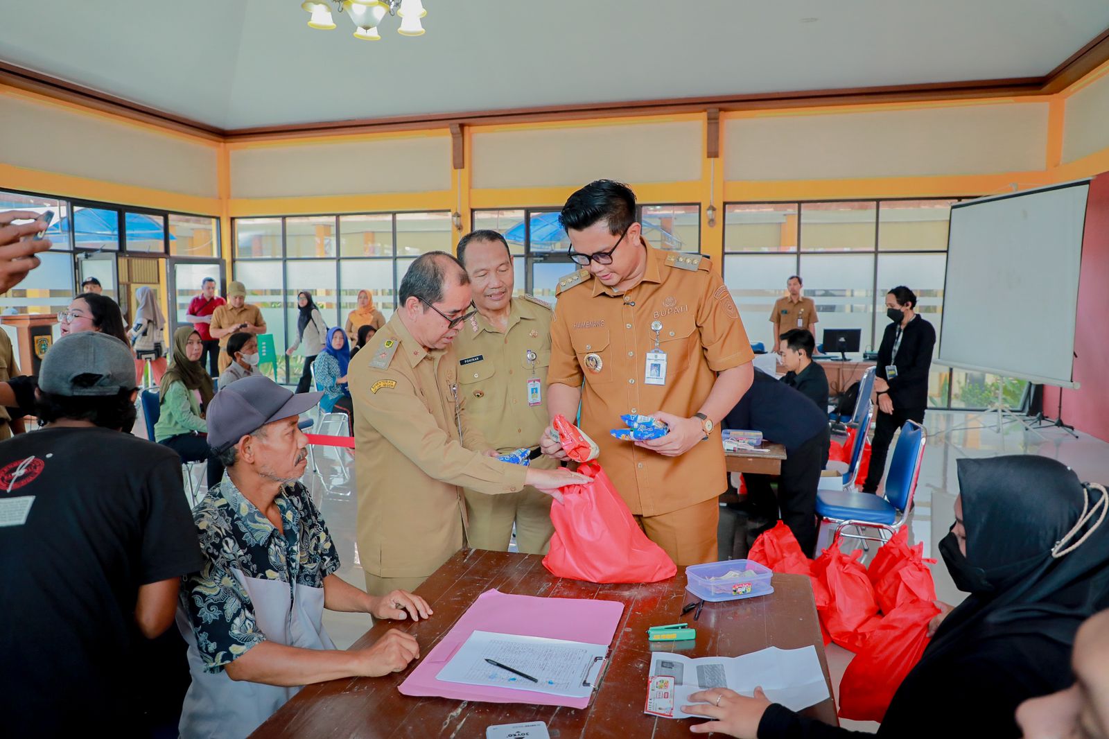 Gerakan Pasar Murah digelar Dinas Koperasi, Usaha Kecil Menengah dan Perdagangan (DKUKMP) di Aula Kantor Kecamatan Ngawen, Senin (2/3/2026).