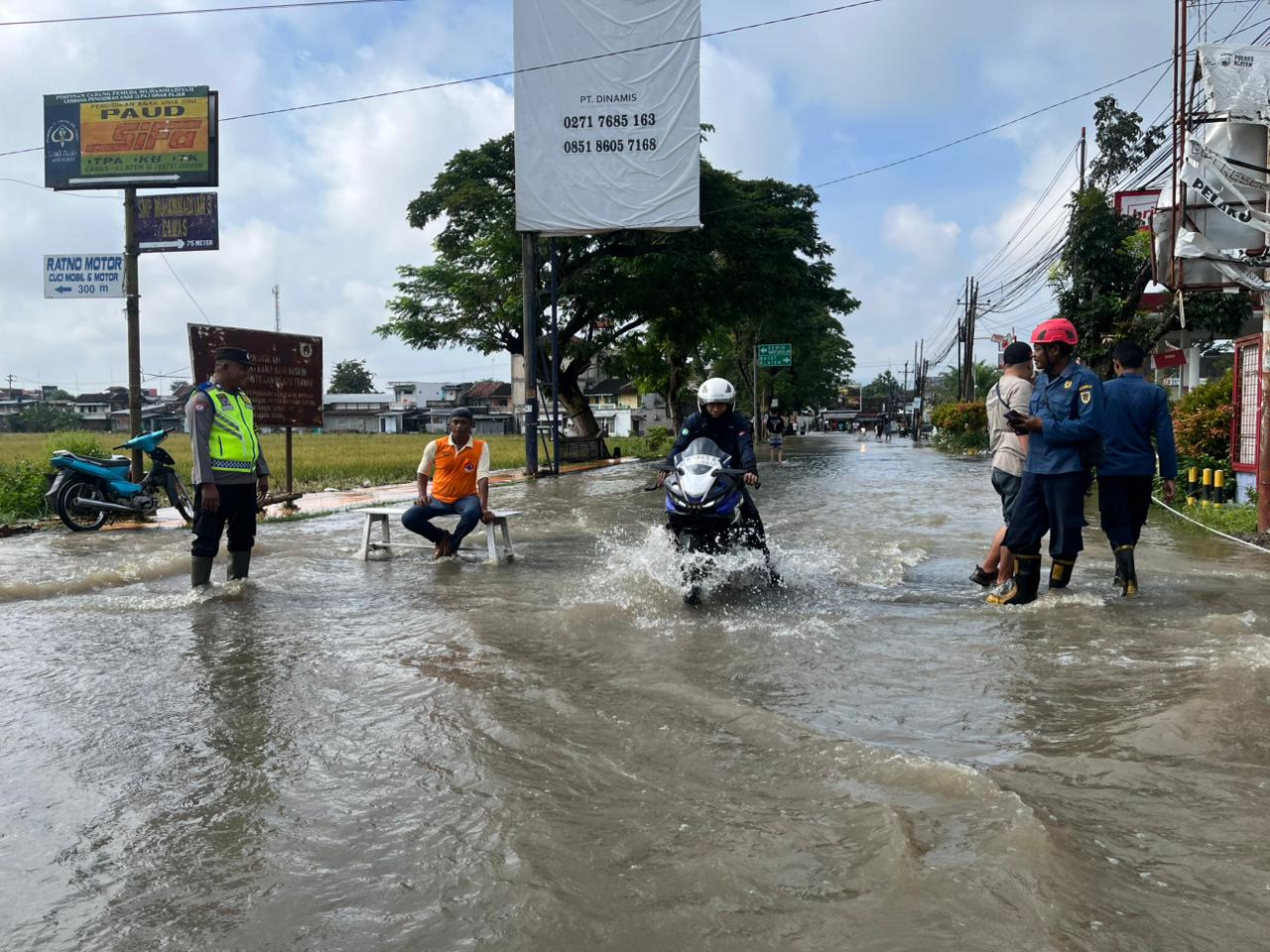Akses menuju Pasar Masaran, Cawas, Klaten terendam banjir, Rabu (4/3/2026).