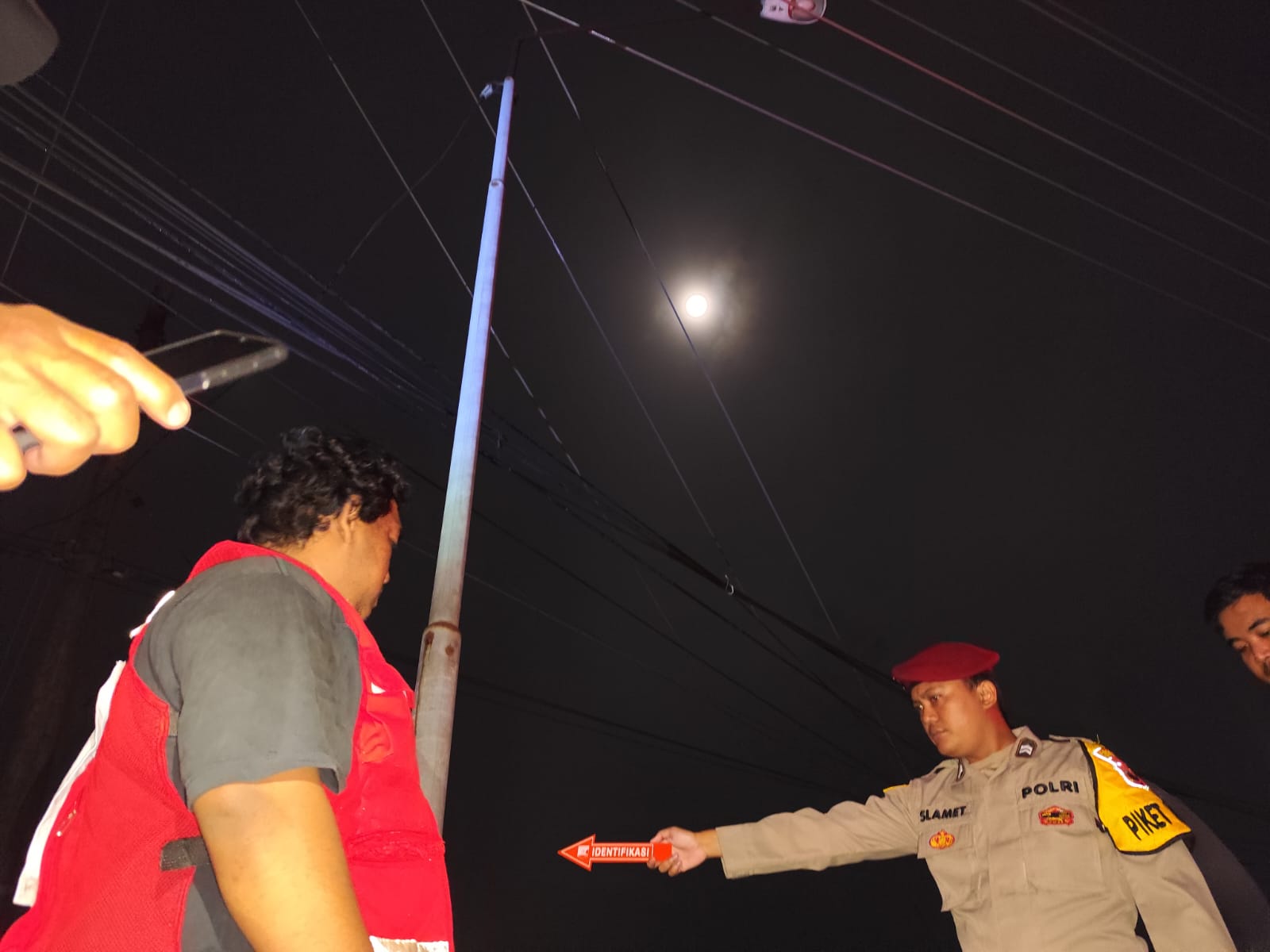 Lokasi remaja tersetrum di pinggir jalan di kawasan Gunung Belah, Jalan Raya Pracimantoro-Wonogiri, Rabu (4/3/2026) malam. 
