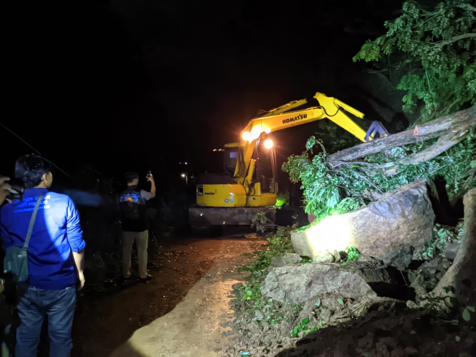 Penanganan longsor di JLK Wonogiri, Kamis (5/3/2026). 