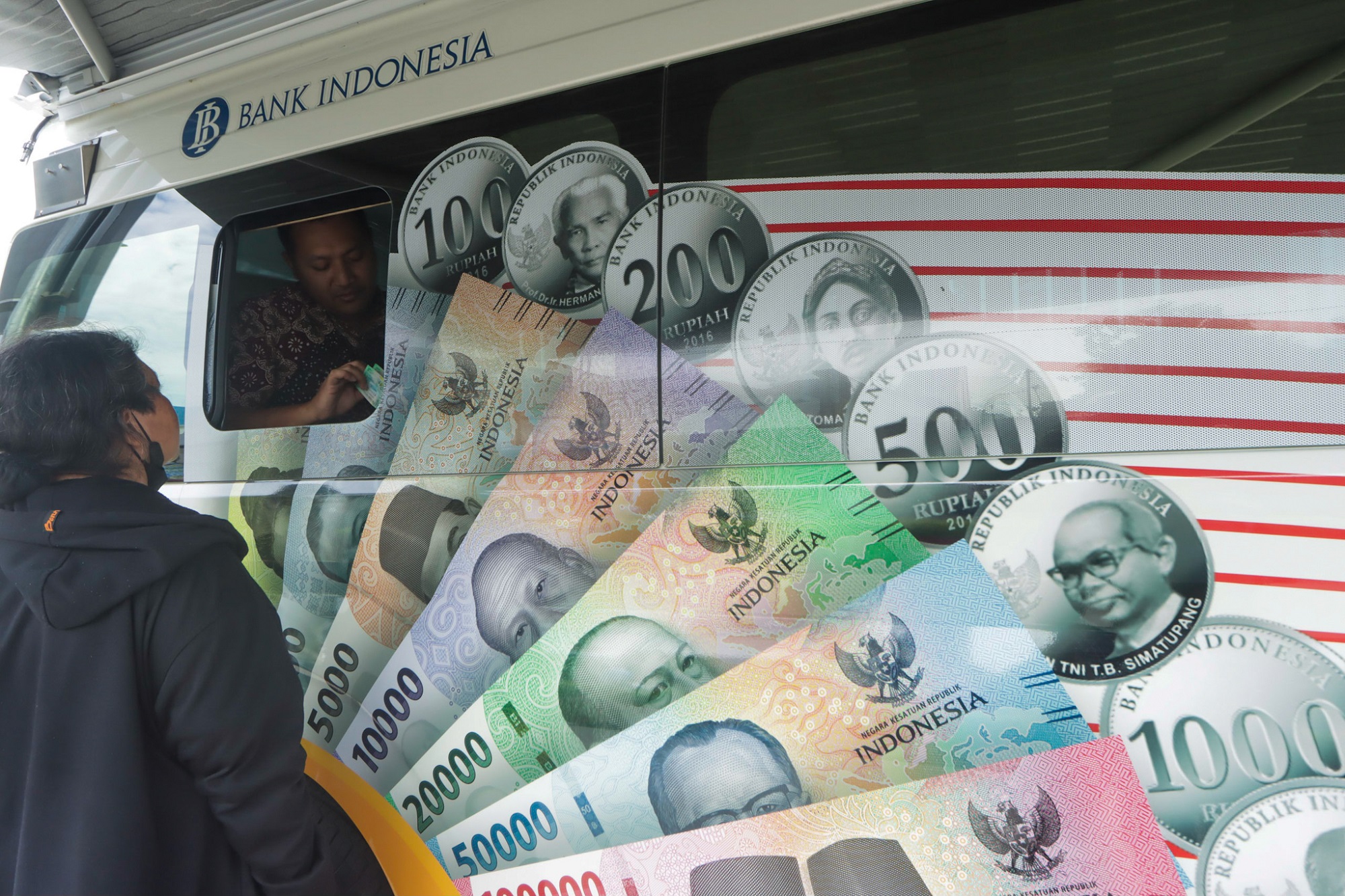 Bank Indonesia Solo membuka penukaran uang baru di puluhan titik Solo Raya. (M Ihsan/Radar Solo)