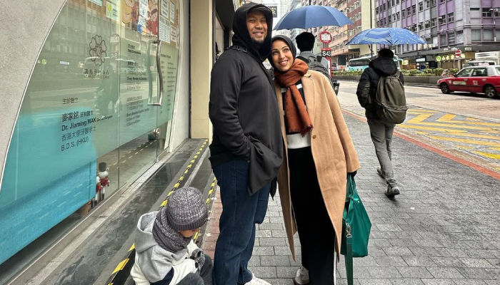 Sabrina Farhana saat liburan bersama putri pertamanya dan Aditya Triantoro.