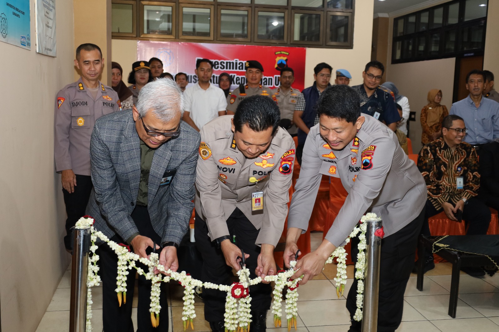 UNS dan Polda Jateng jalin kerja sama di bidang akademik. (A Christian/Radar Solo)