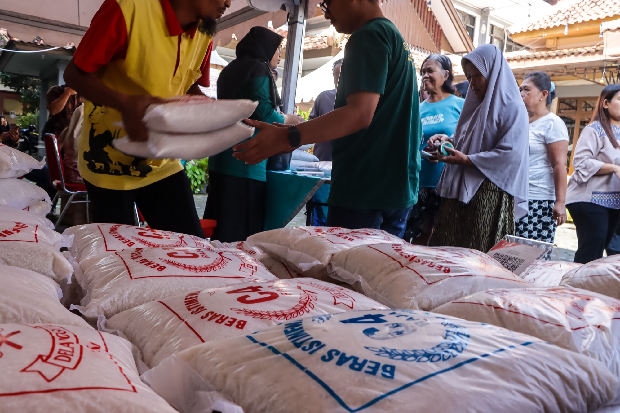 Gerakan Pasar Murah di Serengan, Solo, Jumat (6/3/2026). (M Ihsan/Radar Solo)