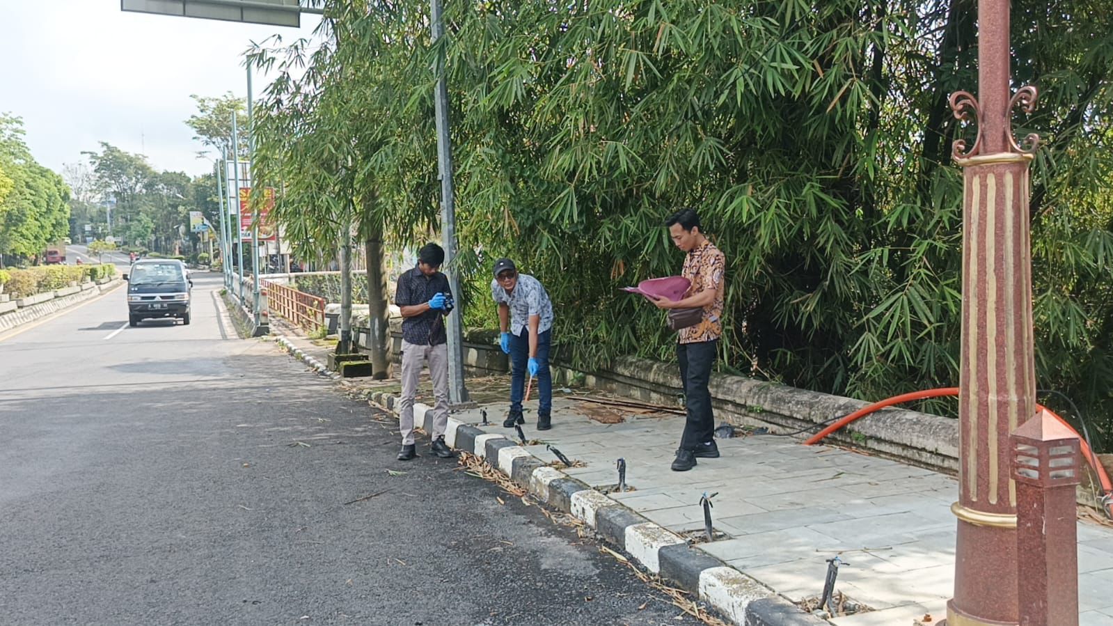 Polisi olah TKP pencurian lampu di kawasan Simpang Lima Boyolali, Jumat (6/3/2026).