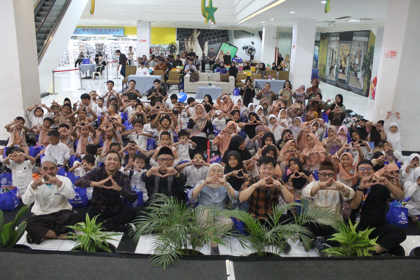  NEO Solo Grand Mall dan APPBI DPC Solo Raya gelar kegiatan buka puasa bersama dan santunan anak panti bersama Yayasan Panti Asuhan Al Kahfi, Rabu (4/3/2026).