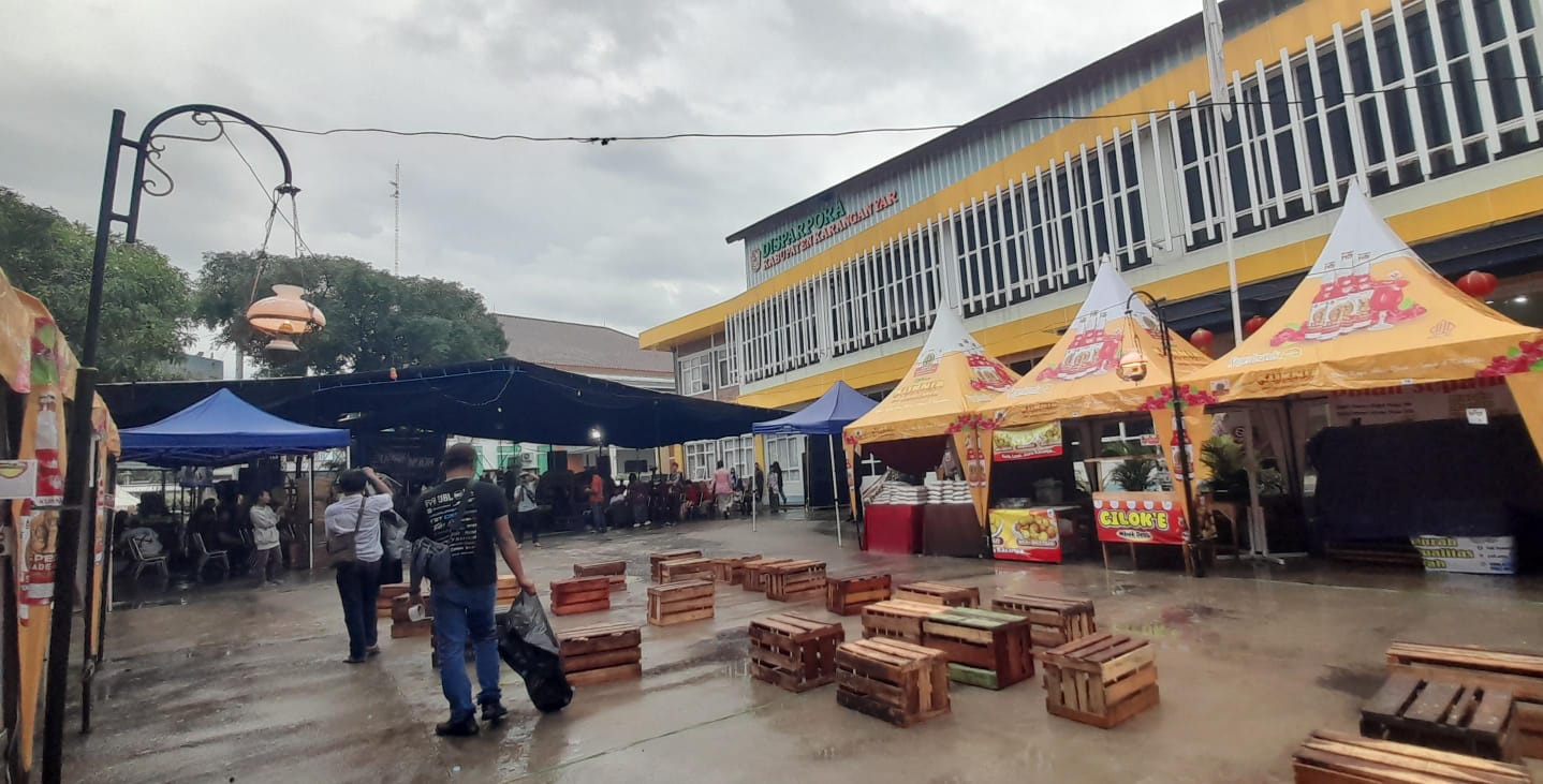 Gelaran Kampung Seni Ramadan di halaman Kantor Dinas Pariwisata, Pemuda, dan Olahraga (Disparpora) Karanganyar, Sabtu (7/3/2026) sore.