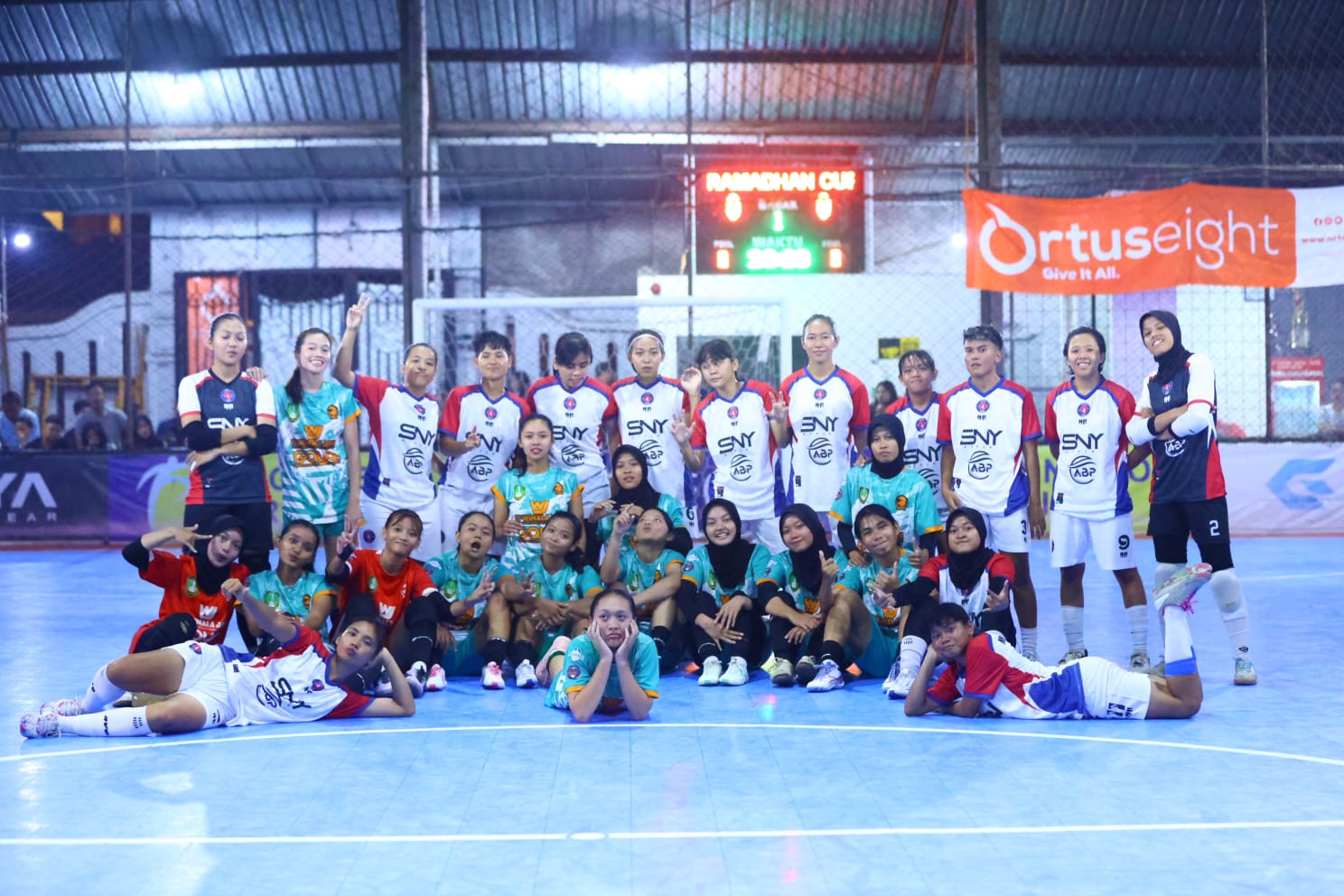 Tim futsal putri NAM ABP Surakarta saat jalani uji coba.