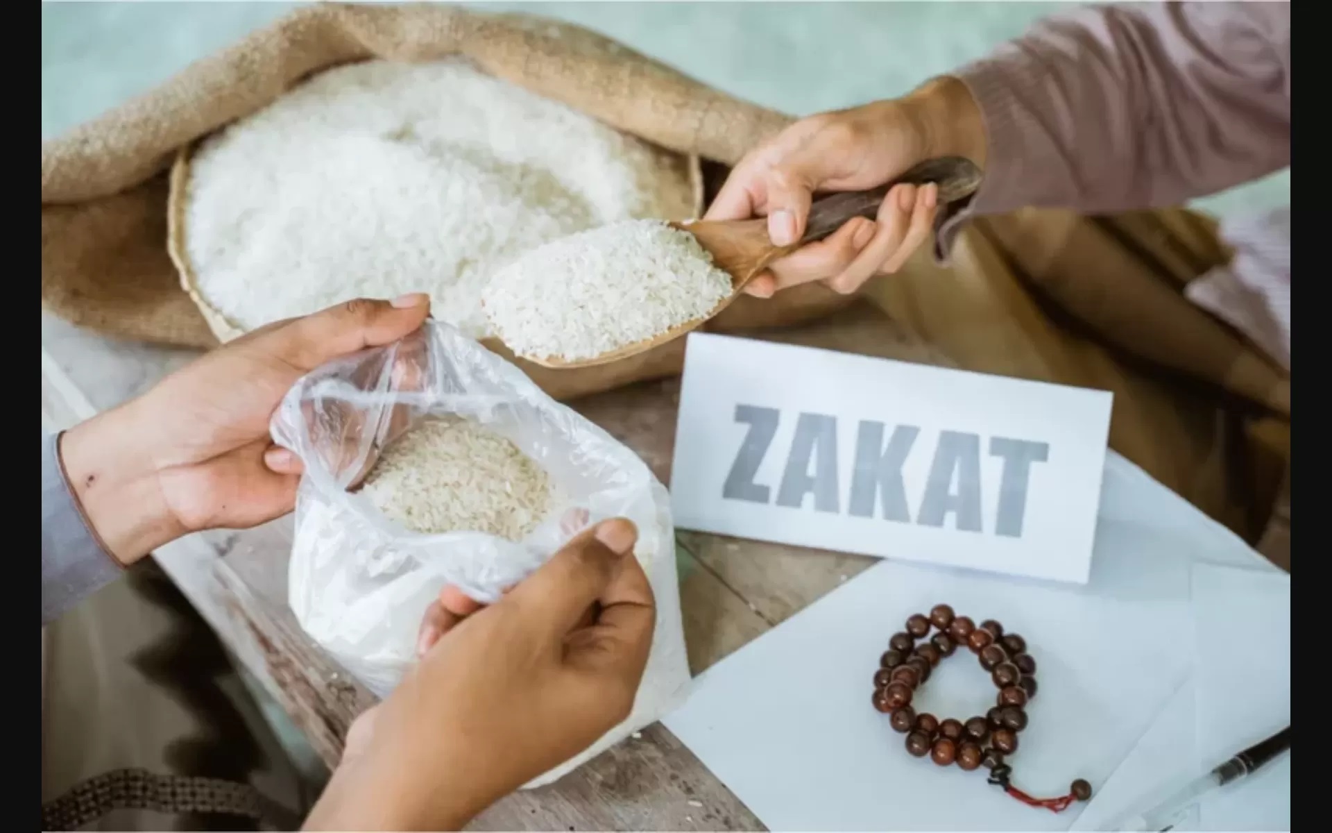 Zakat Fitrah kapan dibayar? Simak batas akhir waktu pembayaran dan sanksi jika terlambat menunaikannya menurut syariat Islam.
