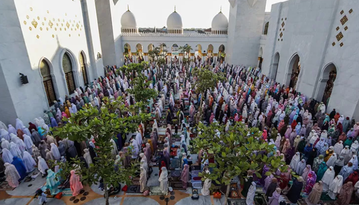 Ilustrasi sholat Id di Masjid Raya Sheikh Zayed Solo.