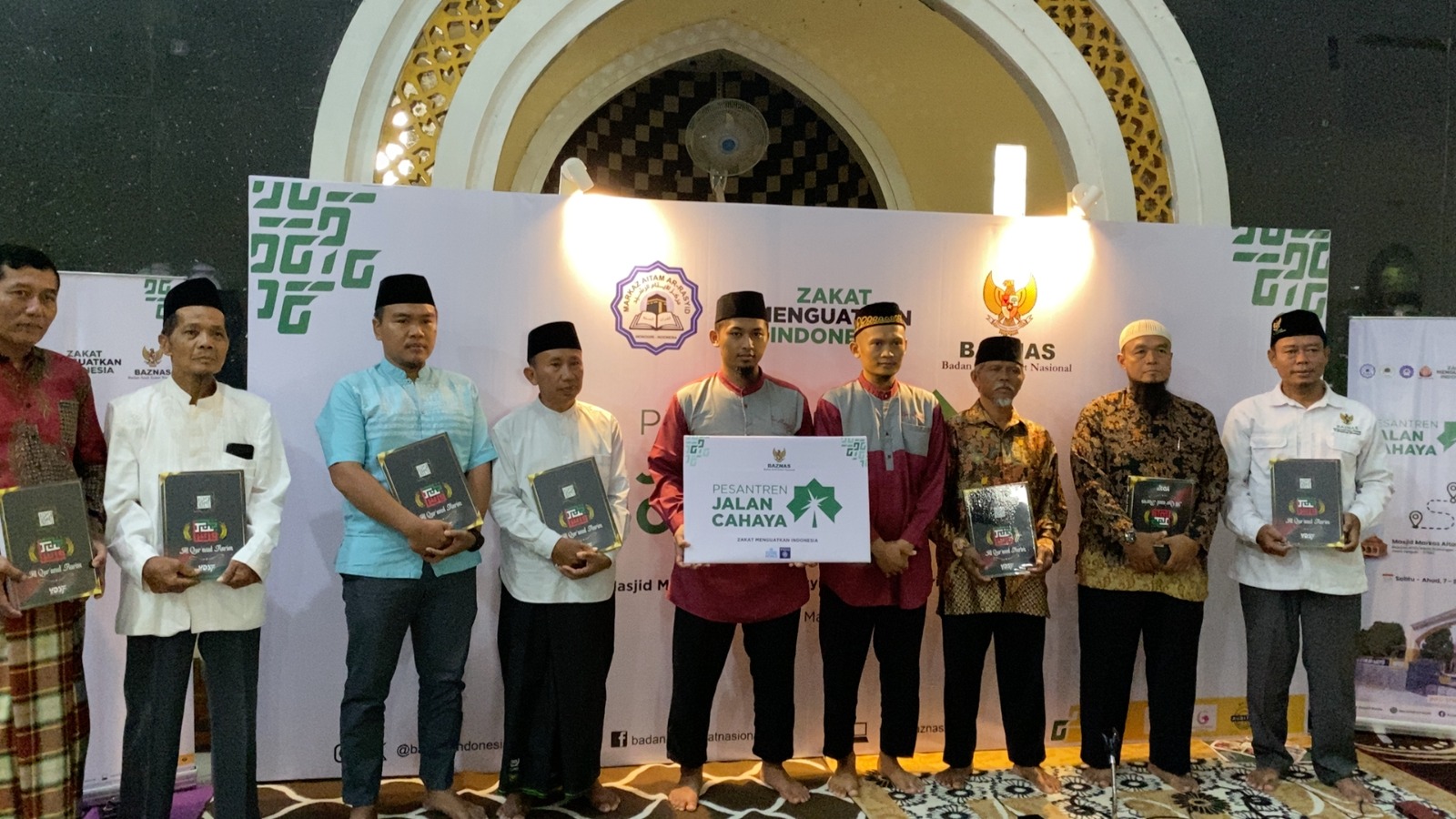 BAZNAS RI berkolaborasi dengan Markaz Aitam Ar Rasyid dan Rumah Yatim Mandiri menyelenggarakan program Pesantren Jalan Cahaya.