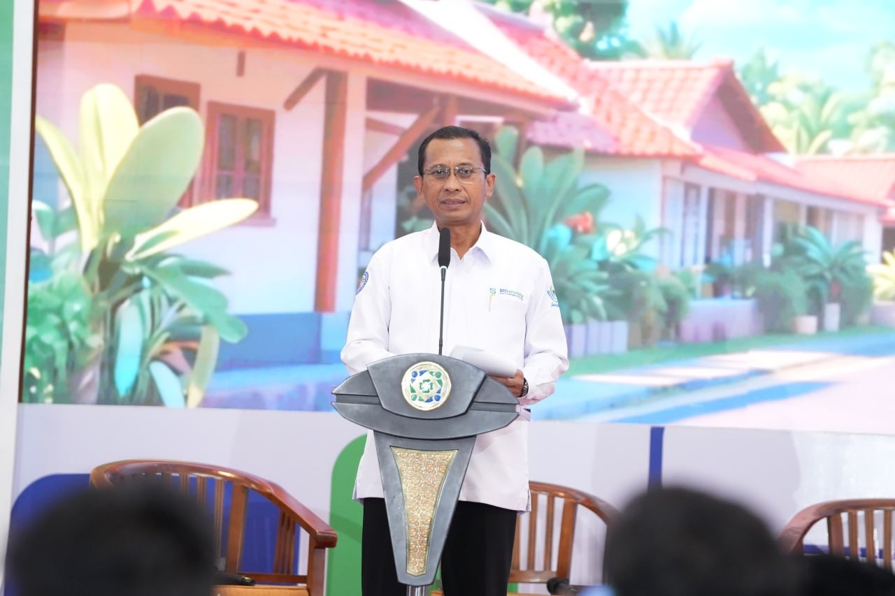 Direktur Utama BPJS Kesehatan Prihati Pujowaskito saat memberikan keterangan terkait layanan selama libur Lebaran 2026.