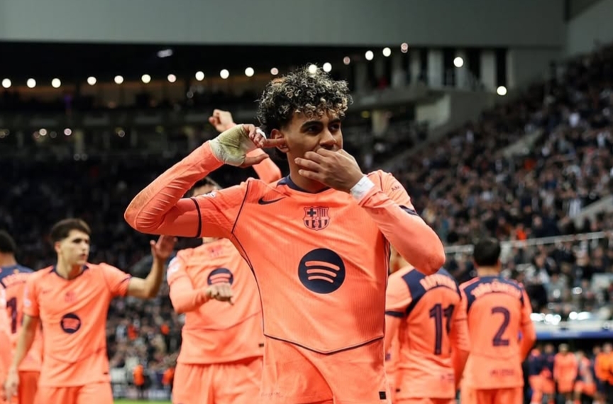Lamine Yamal merayakan gol Barcelona saat melawan Newcastle United di Liga Champions (11/3/2026) 