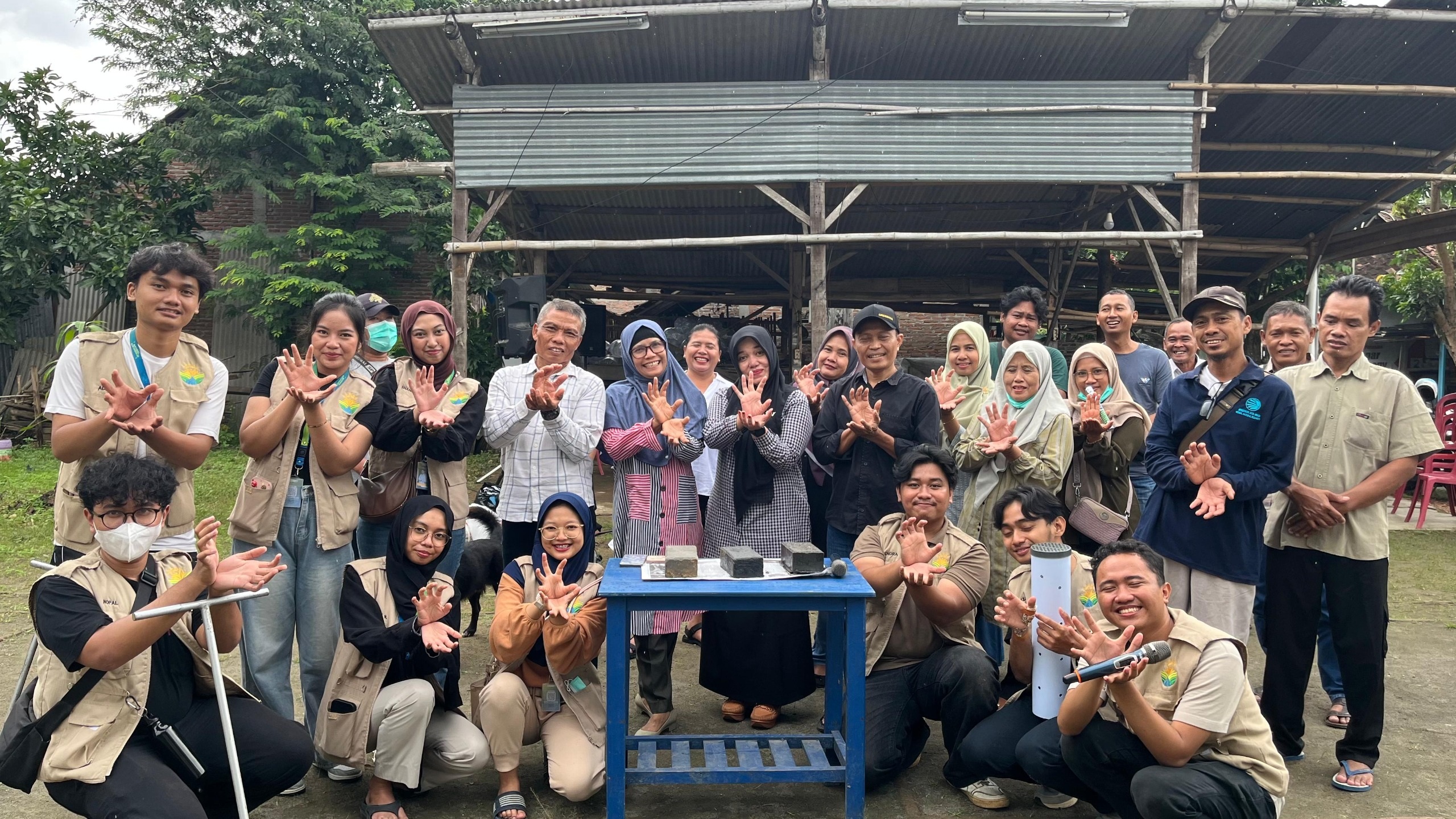 Mahasiswa KKN UNS Kelompok 146 dampingi pengolahan sampah di Dusun Karangle, Desa Kadokan, Grogol, Sukoharjo.