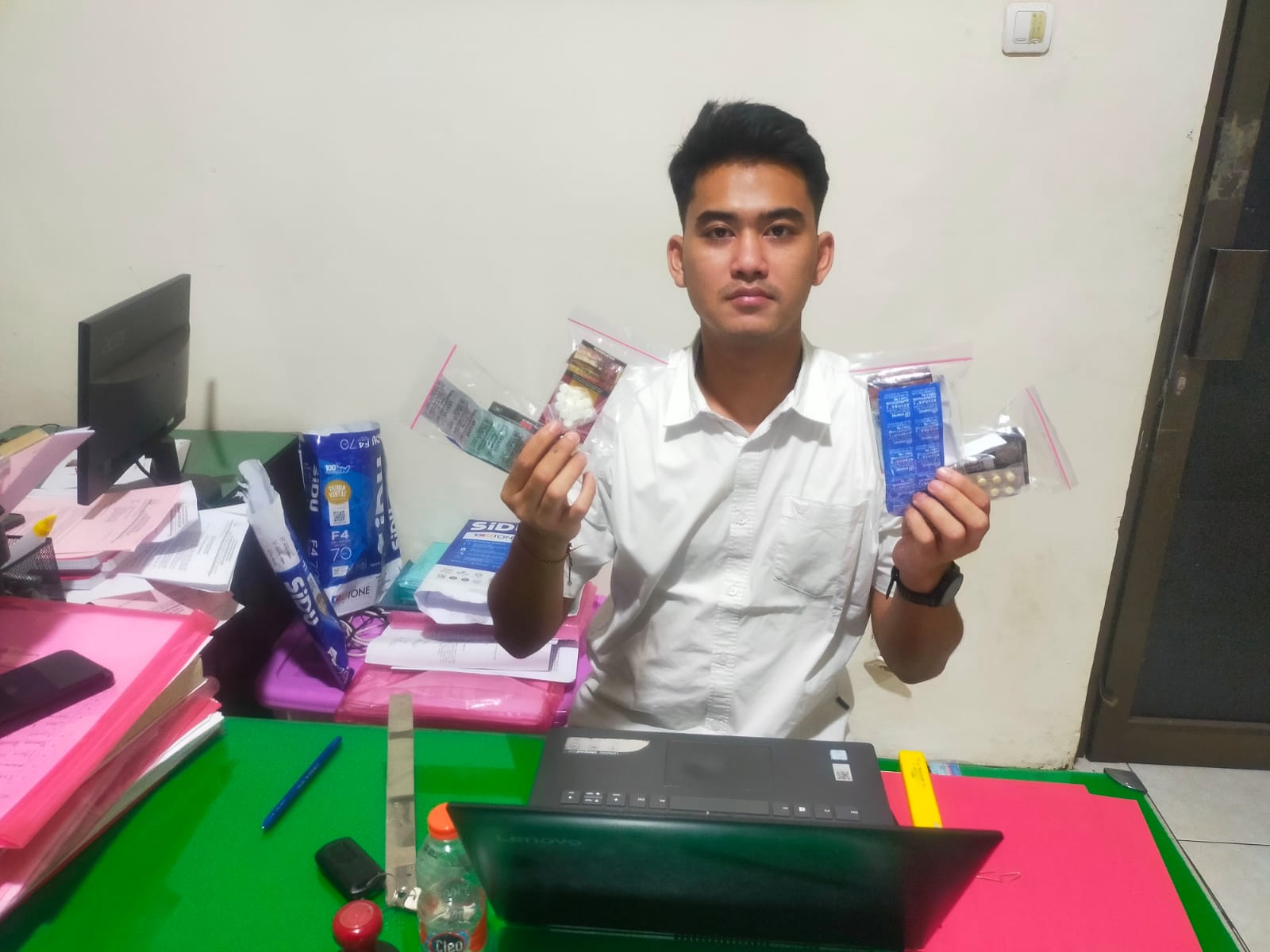 Gerak-Gerik Mencurigakan! Polisi Tangkap Dua Pria di Selogiri Wonogiri, Bawa Puluhan Obat Keras Jenis Psikotropika
