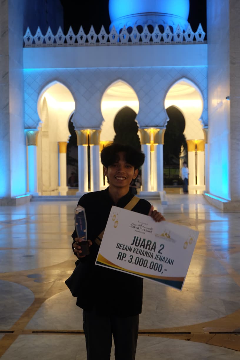 Robiantoro Rinto Wijaya juara dua desain keranda jenazah di Masjid Zayed Solo. 