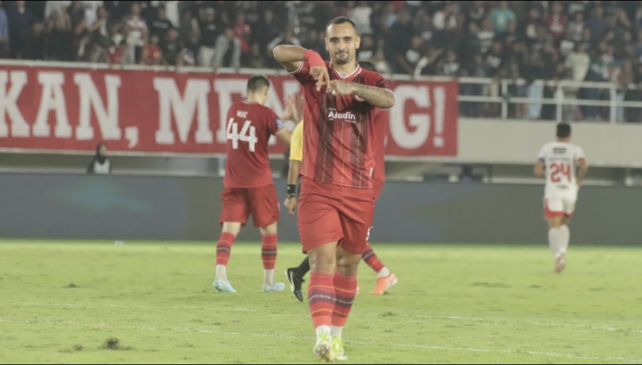 Pemain Persis Solo selebrasi usai membobol gawang lawannya di Super League 2025/2026.