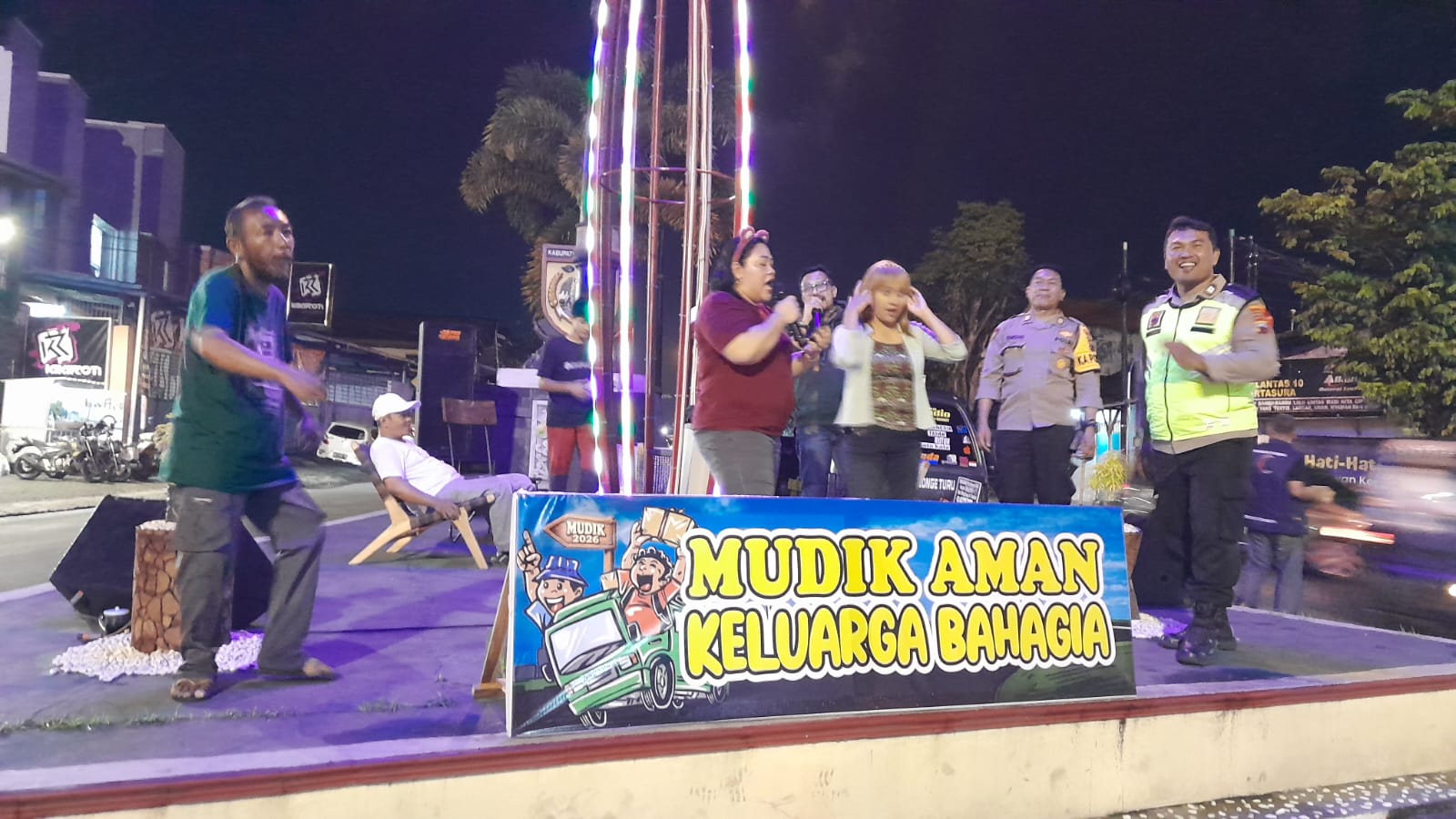 Sajian lvie music di Pospam 3 Operasi Ketupat Candi 2026 di Tugu Kartasura, Sukoharjo, Minggu malam (15/3).