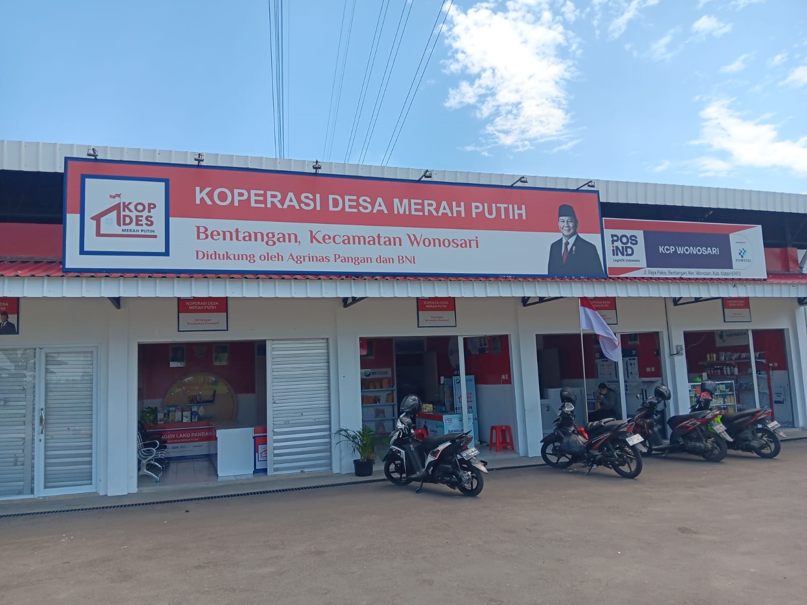 Koperasi Desa Merah Putih Bentangan di Wonosari, Klaten membuka beragam usaha. (Angga Purenda/Radar Solo)