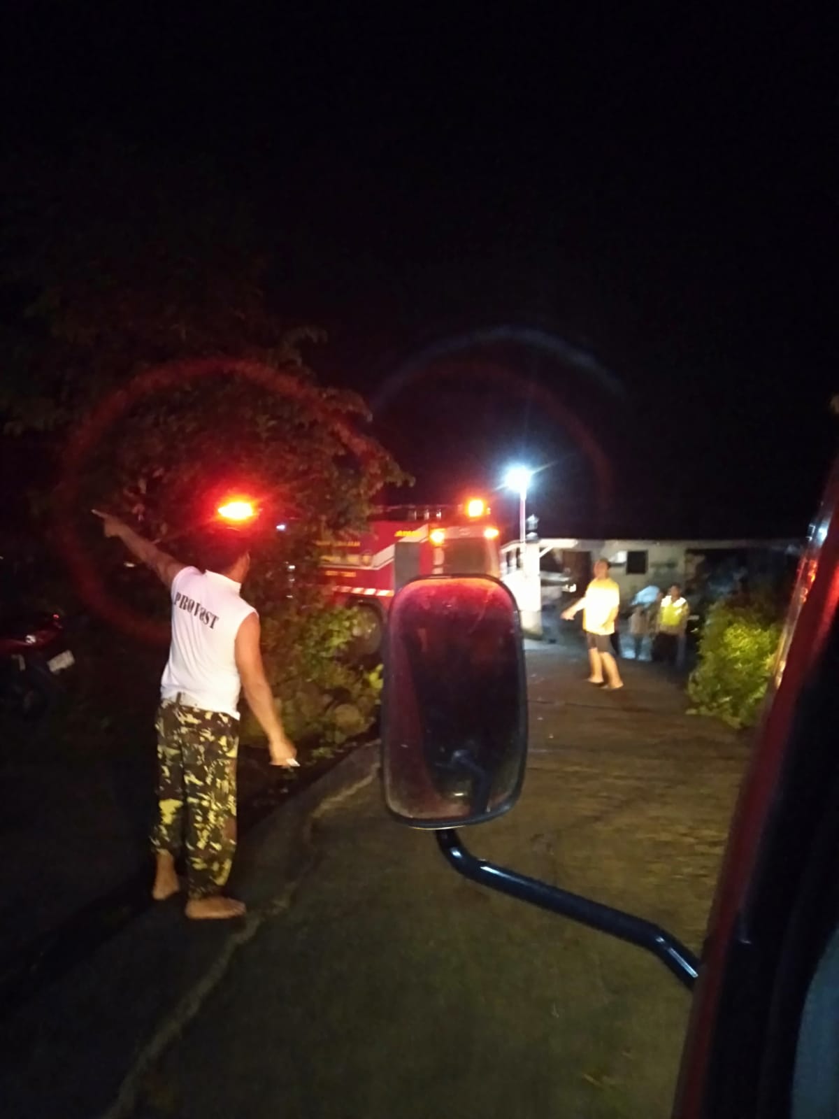 Damkar Wonogiri jinakkan api di Dusun Watugede RT 09 RW 03, Desa/Kecamatan Jatisrono, Selasa (17/3/2026) dini hari. 