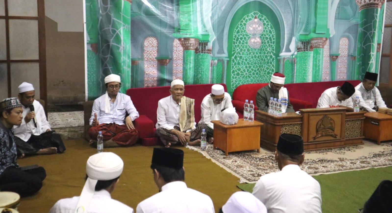 Kajian Qiraat &lsquo;Asyarah Kubro saat Tarawih di Pondok Pesantren Raudlatul Muhibbin Al Musta&rsquo;iniyyah Karangasem, Laweyan, Solo.